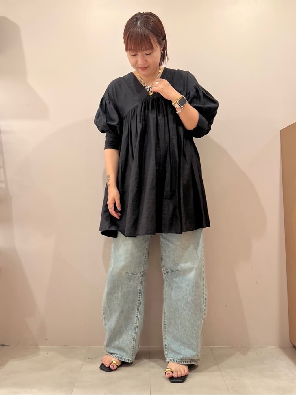TAKAさんの「ESPERANZA｜ゴールドリングトングフラットサンダル」を使ったコーディネート