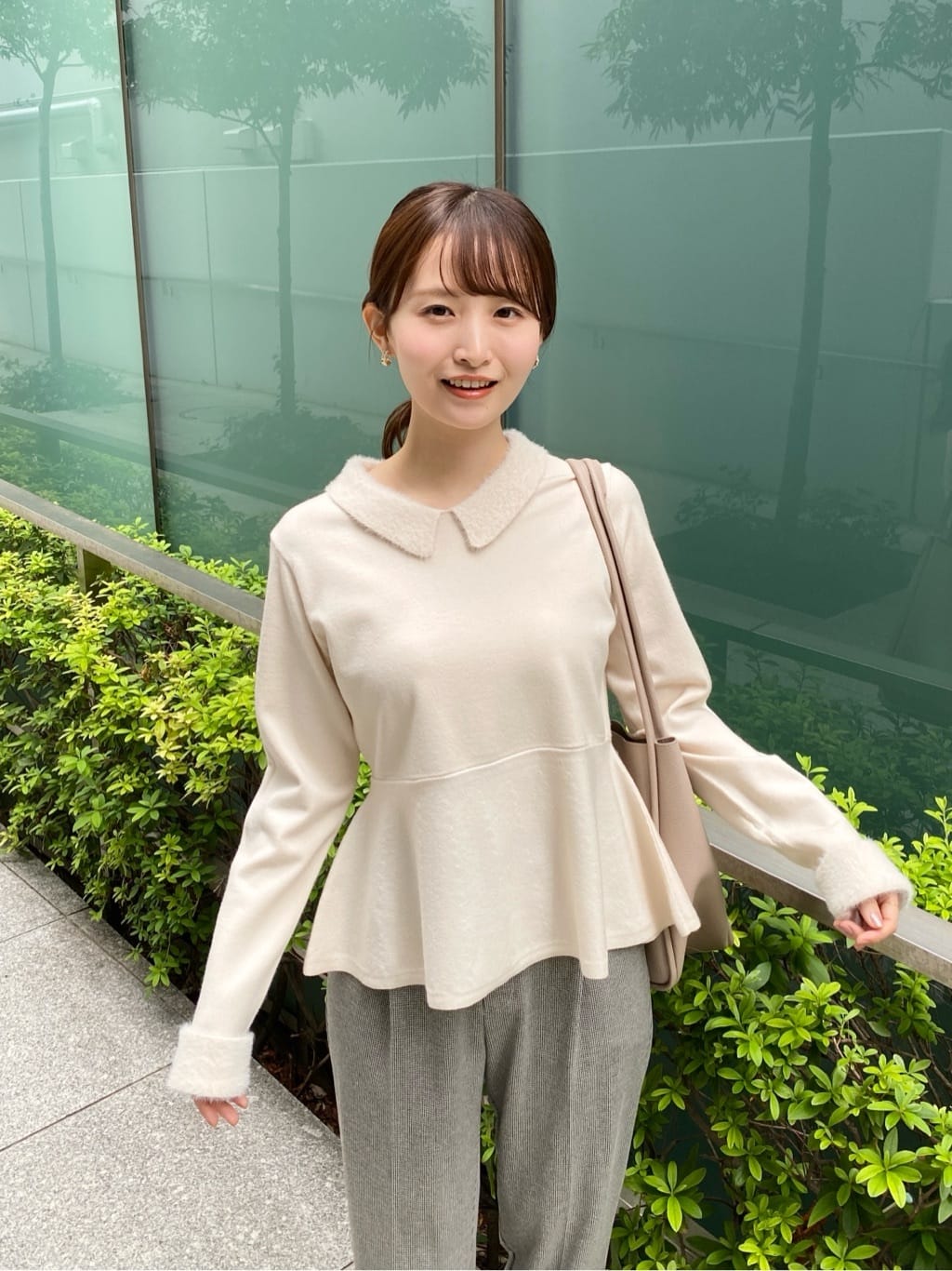 みさかさんの「index｜フェザードッキングペプラムニット【洗濯機OK】」を使ったコーディネート