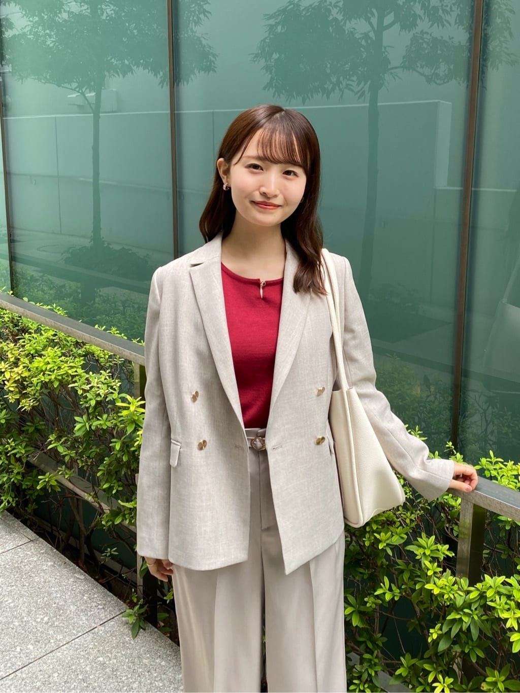 みさかさんの「index｜パール調パーツ付きクルーネックニット【洗濯機OK】《8col／XS～3L》」を使ったコーディネート