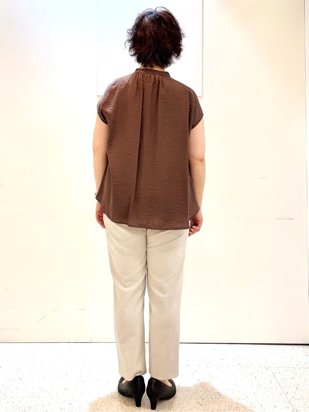ヤスコさんの「Reflect｜【二の腕さりげなくカバー】バンドカラーブラウス」を使ったコーディネート