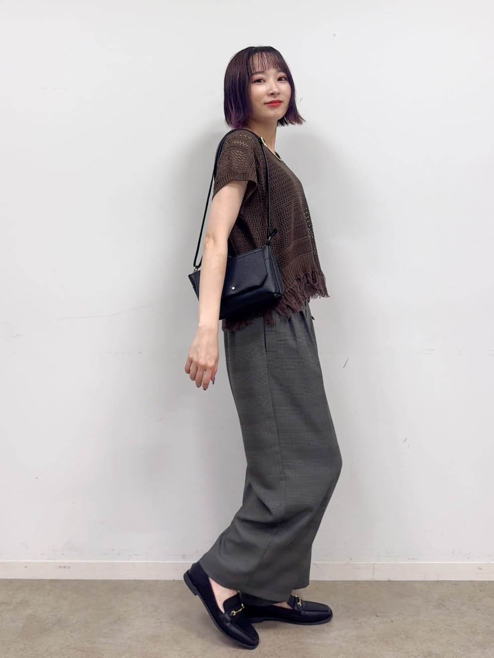 𝐜𝐡𝐢𝐤𝐚さんの「SHOO･LA･RUE｜【S-LL】裾フリンジマクラメVネックニット」を使ったコーディネート