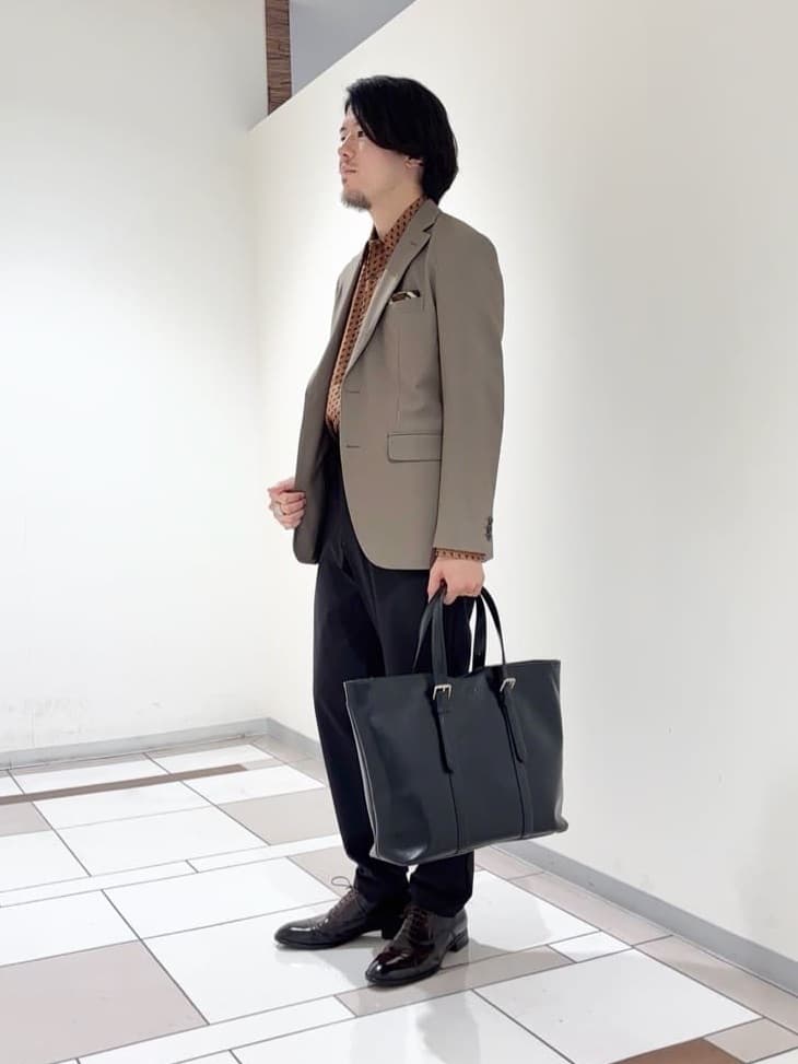 及川さんの「TAKEO KIKUCHI｜【360&deg;ストレッチ／セットアップ対応】None Of Stress ジャケット」を使ったコーディネート
