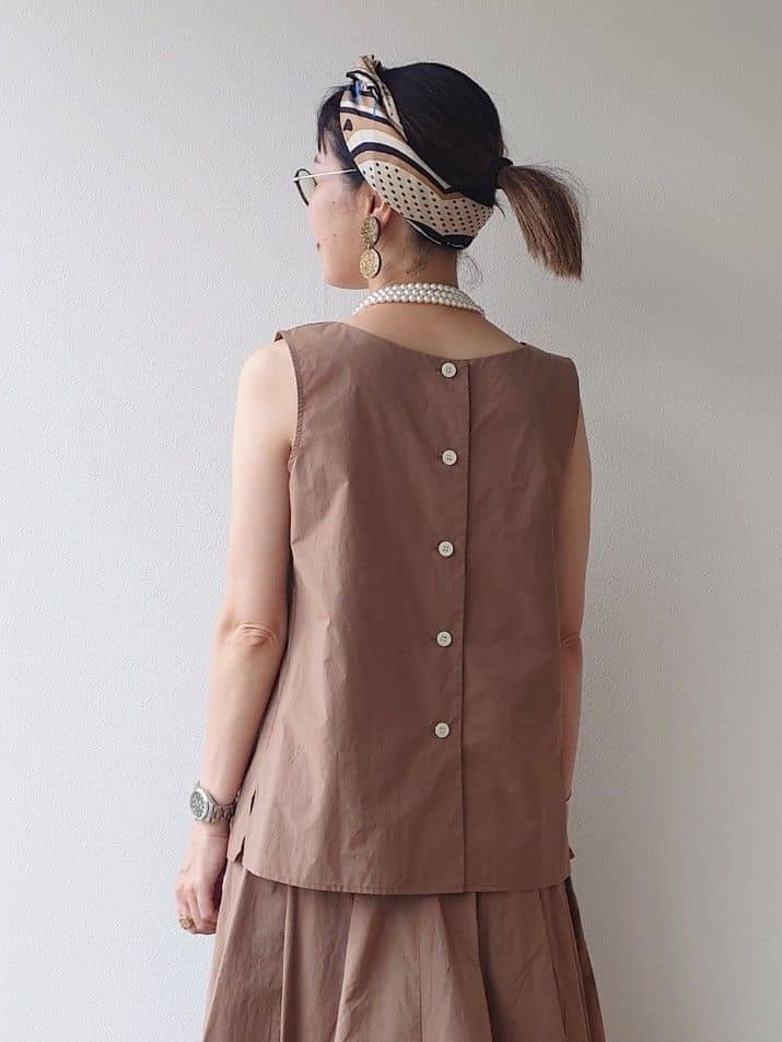 MUTSUKOさんの「UNTITLED｜【2WAY/セットアップ可/ノースリーブ/前ボタン】ファブリカブラウス」を使ったコーディネート