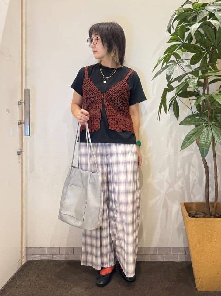 misakiさんの「SHOO･LA･RUE｜【2点セット/ひんやり】レースビスチェ＋Tシャツ」を使ったコーディネート