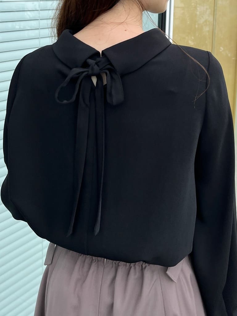はばさんの「Couture brooch｜【大人可愛い・通勤】ロールカラーバックリボンブラウス」を使ったコーディネート