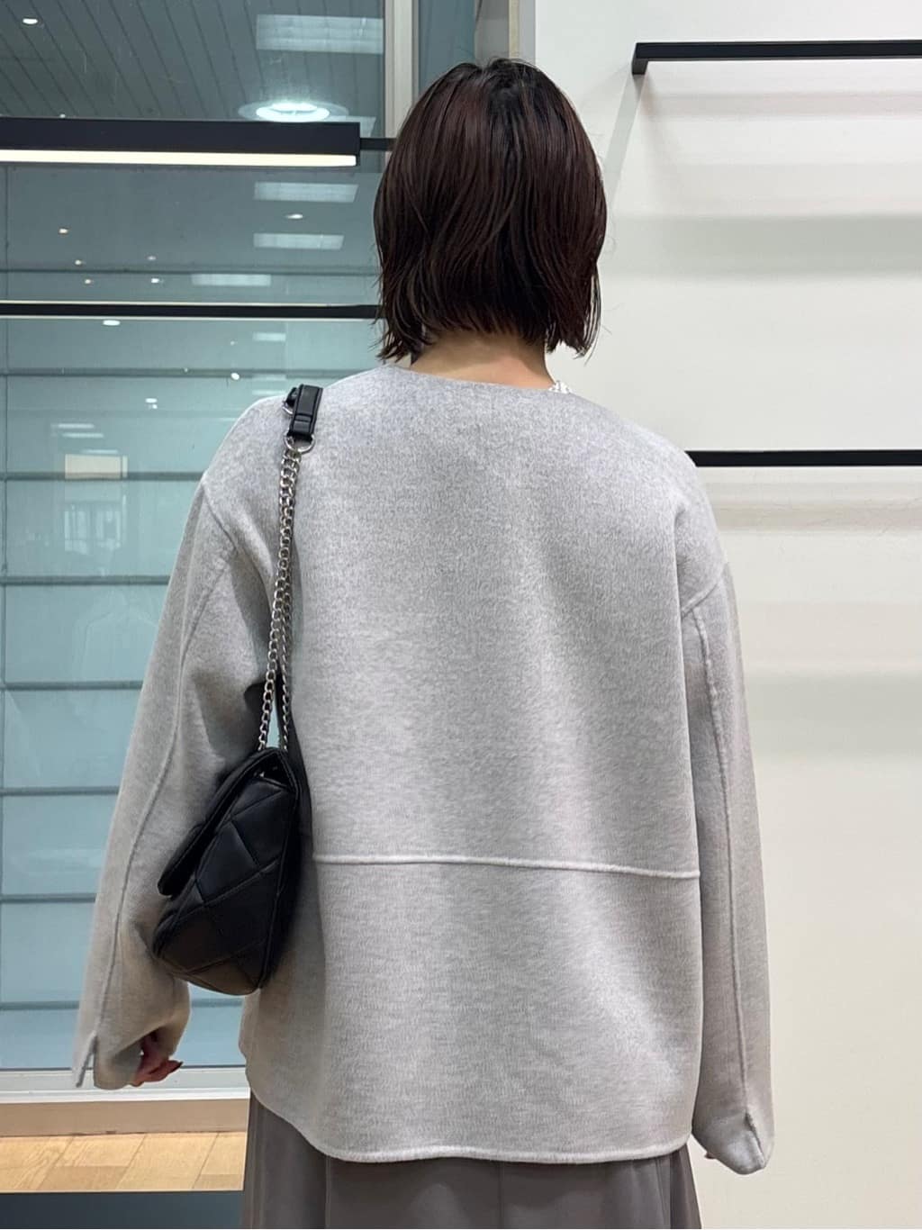 asamiさんの「INDIVI｜【UVケア／セットアップ可能】スエード調サテンスカート」を使ったコーディネート
