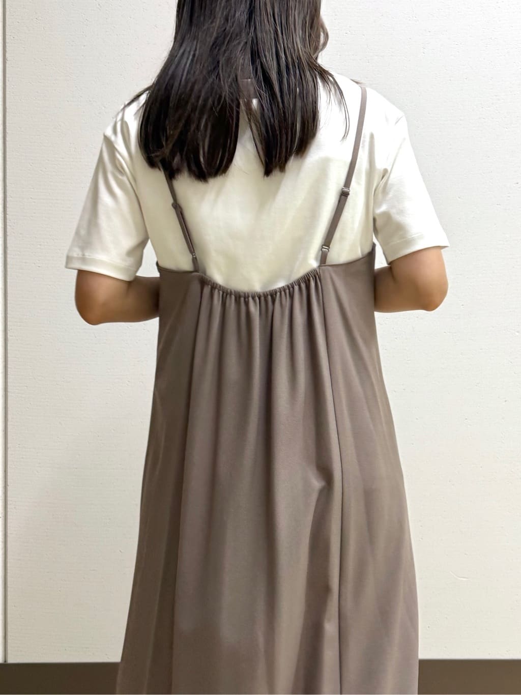 mamiさんの「INDIVI｜【UVケア】エアリージョーゼット キャミワンピース」を使ったコーディネート