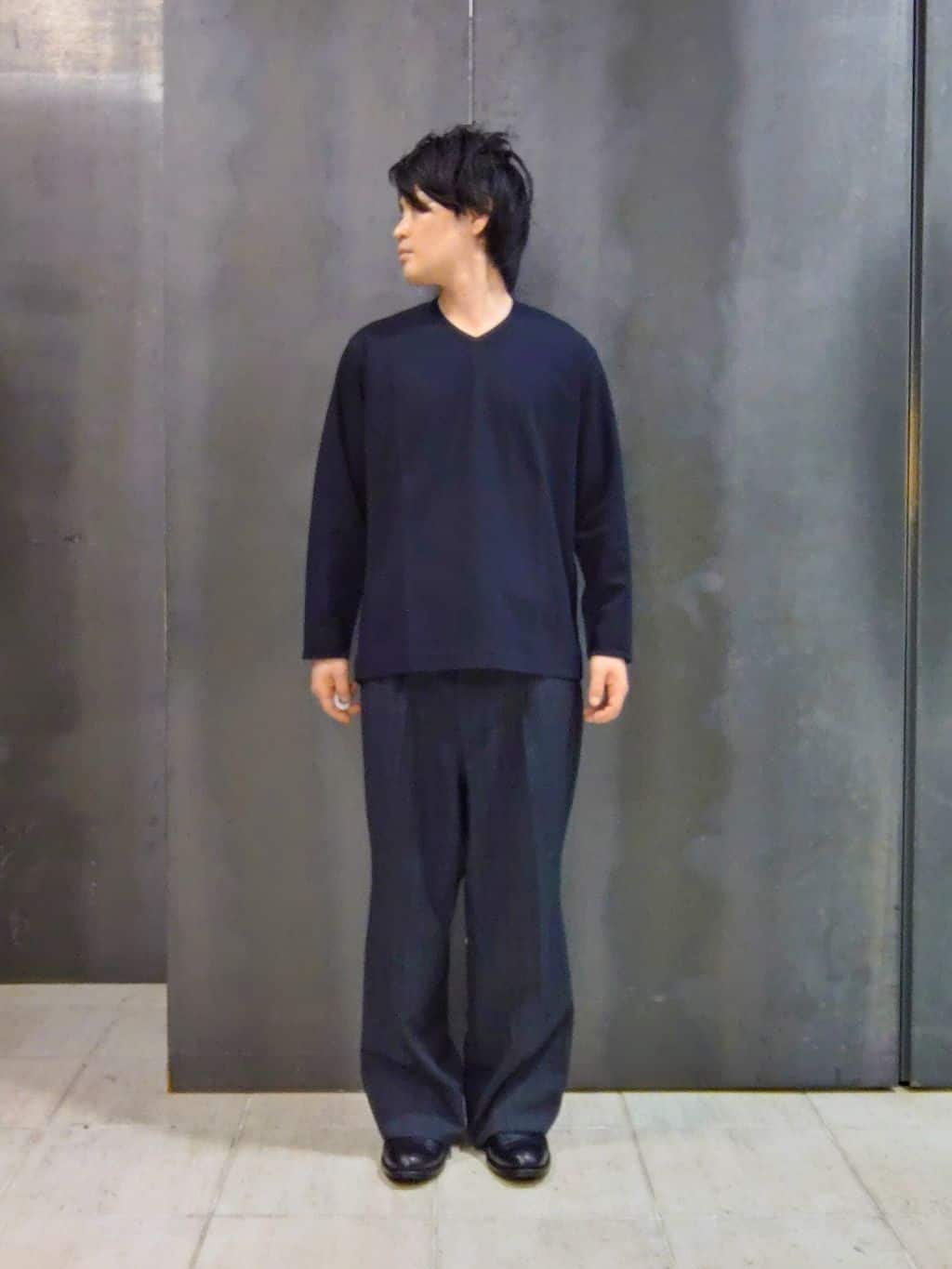 shiominさんの「TAKEO KIKUCHI｜【尾州織】ブリスタ Vネック カットソー」を使ったコーディネート