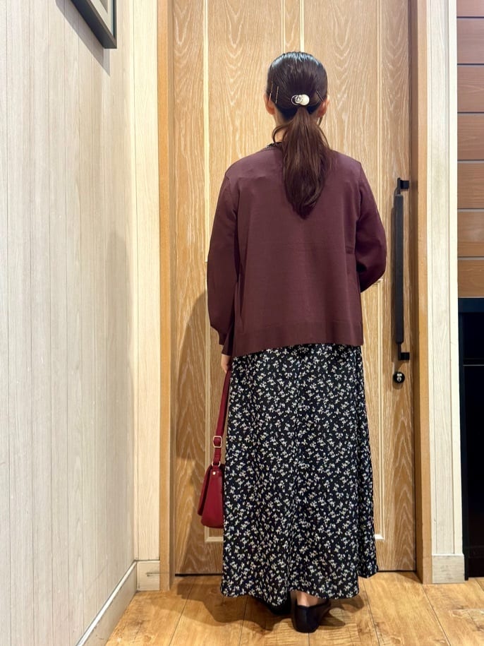 KAORIさんの「SHOO･LA･RUE｜【洗える/S-LL】上品なラメ使い クルーネック ニットカーディガン」を使ったコーディネート
