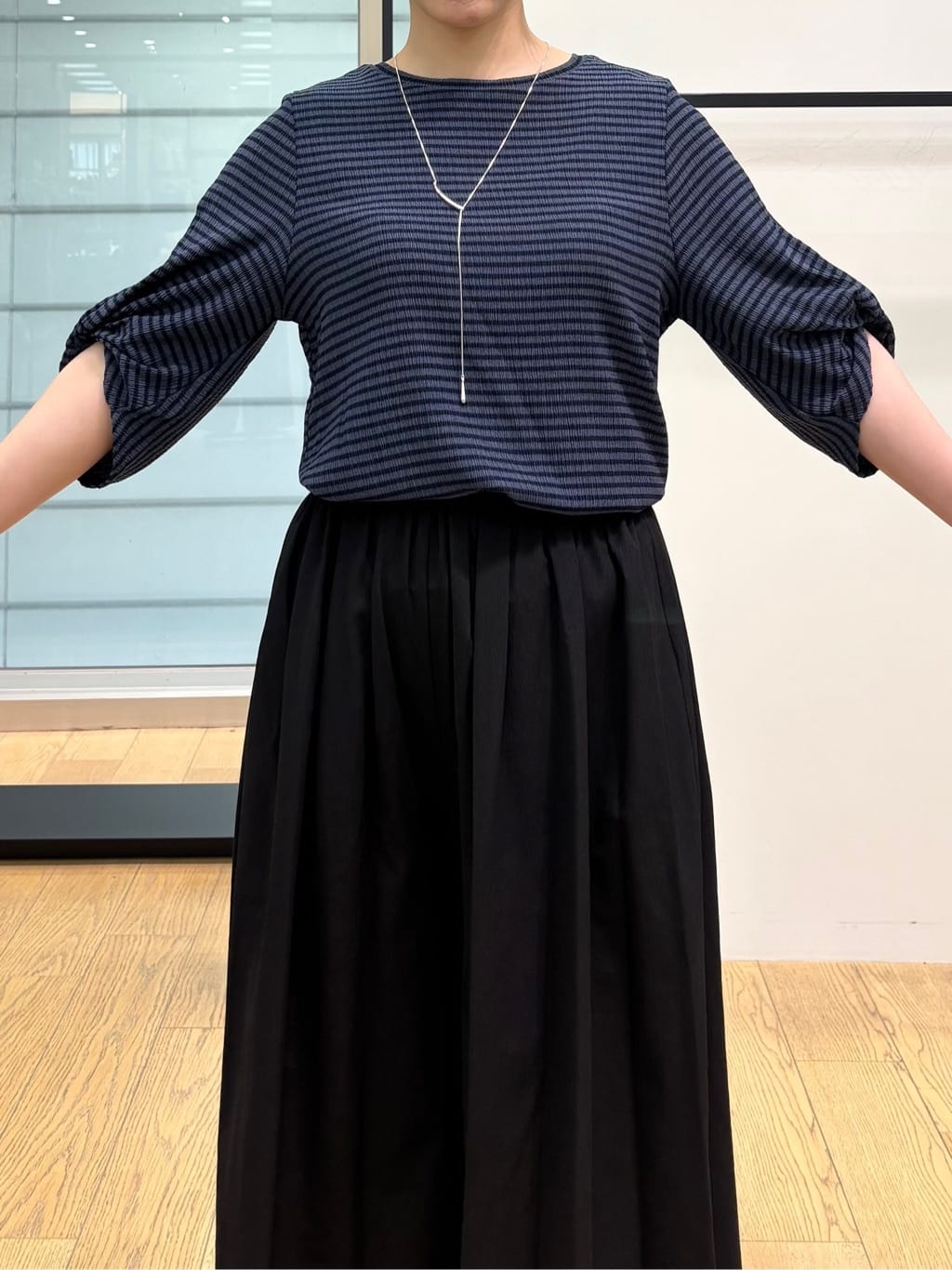 asamiさんの「INDIVI｜【UVケア／吸汗速乾】凹凸素材ねじり袖トップス」を使ったコーディネート