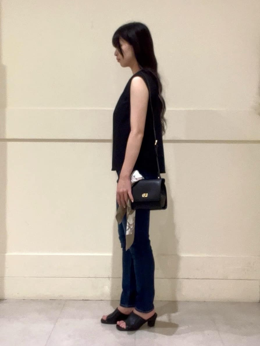 kumiさんの「INDIVI｜【通年活躍！褒められデニム】スキニー デニムパンツ」を使ったコーディネート