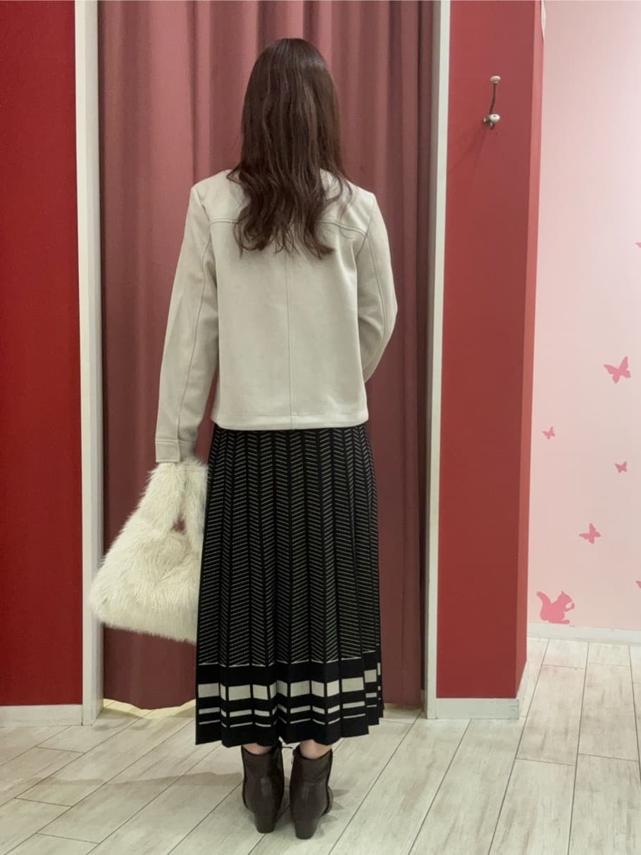 hassyさんの「SHOO･LA･RUE｜キラキラバックストレッチブーツ」を使ったコーディネート