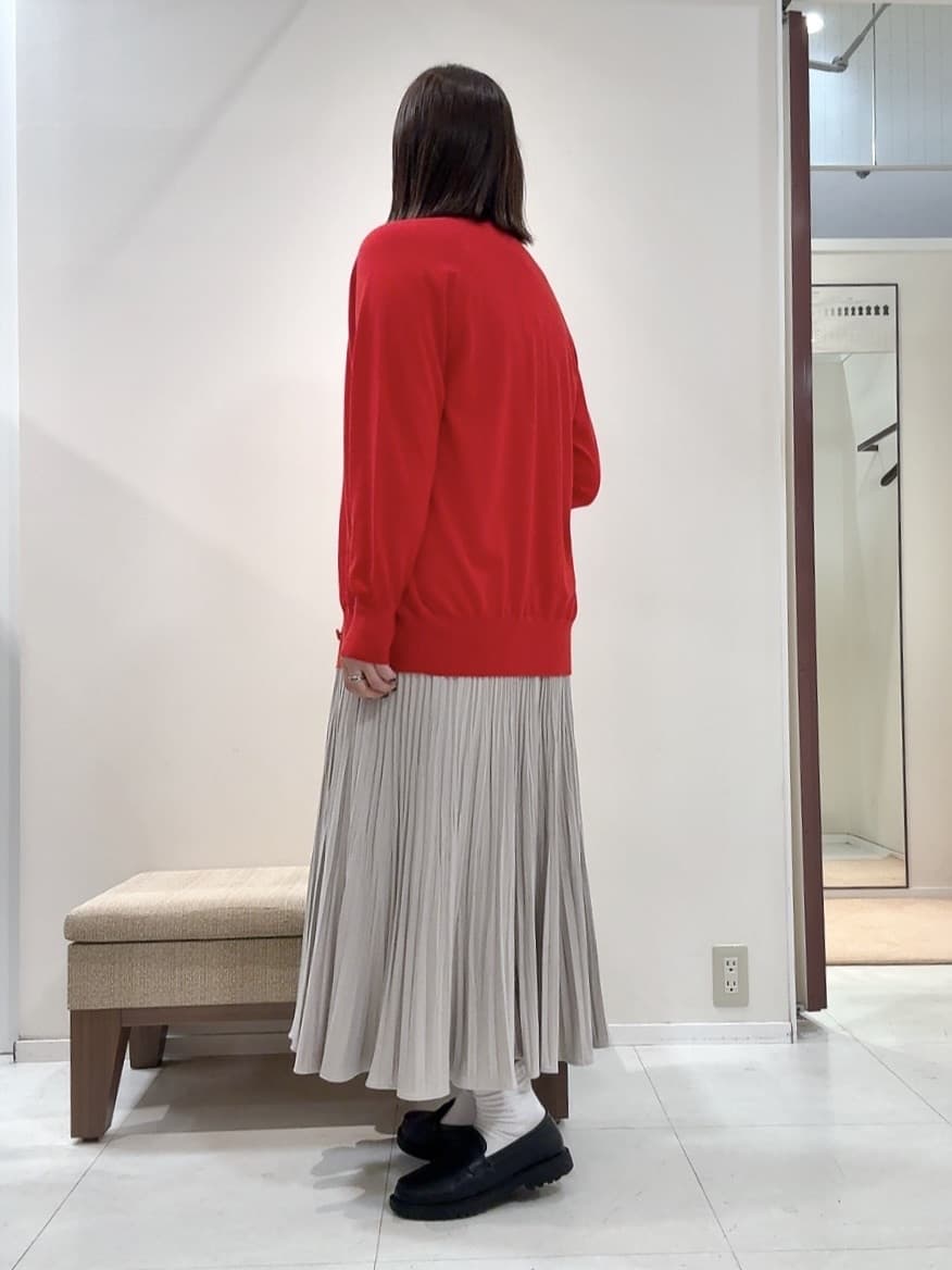 YUIさんの「UNTITLED｜【アンサンブル可/洗える/Vネック】ウールシルクカーディガン」を使ったコーディネート