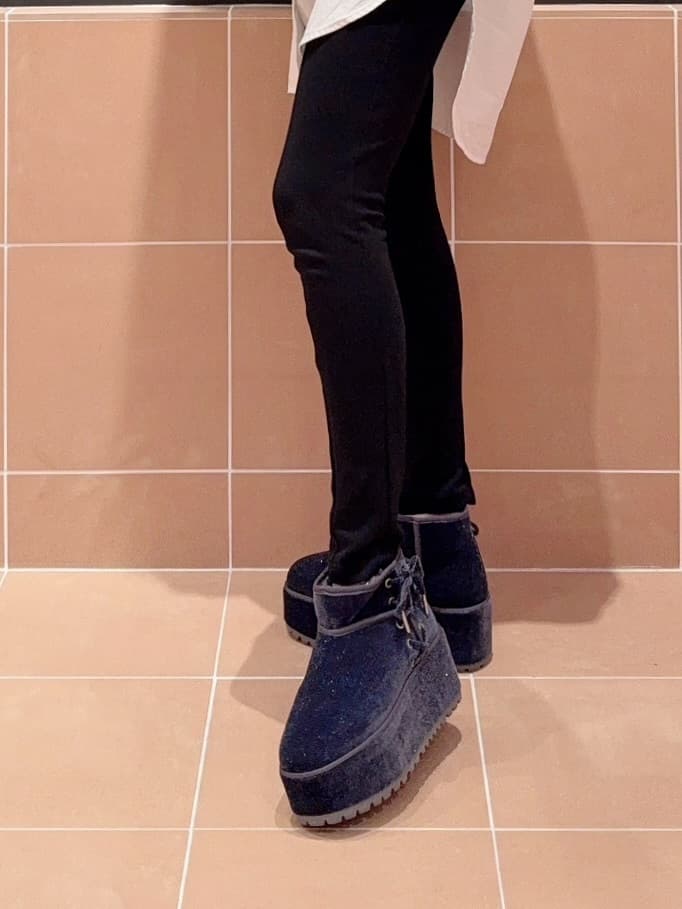 kaoriさんの「ESPERANZA｜【EC先行販売】厚底レースアップリボンフェイクムートンブーツ」を使ったコーディネート