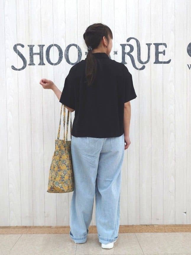 とろろさんの「SHOO･LA･RUE｜【S-LL】一枚でサマ見え チュールドッキングシャツ」を使ったコーディネート