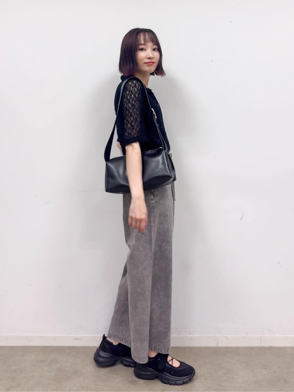 𝐜𝐡𝐢𝐤𝐚さんの「SHOO･LA･RUE｜【セットアップ可/S-LL】リボン付き イージーワイドデニムパンツ」を使ったコーディネート