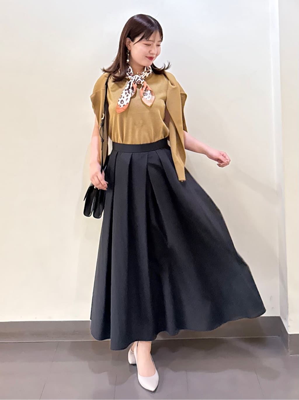 いくみさんの「UNTITLED｜【アンサンブル可/洗える】シアーノースリーブ プルオーバー」を使ったコーディネート