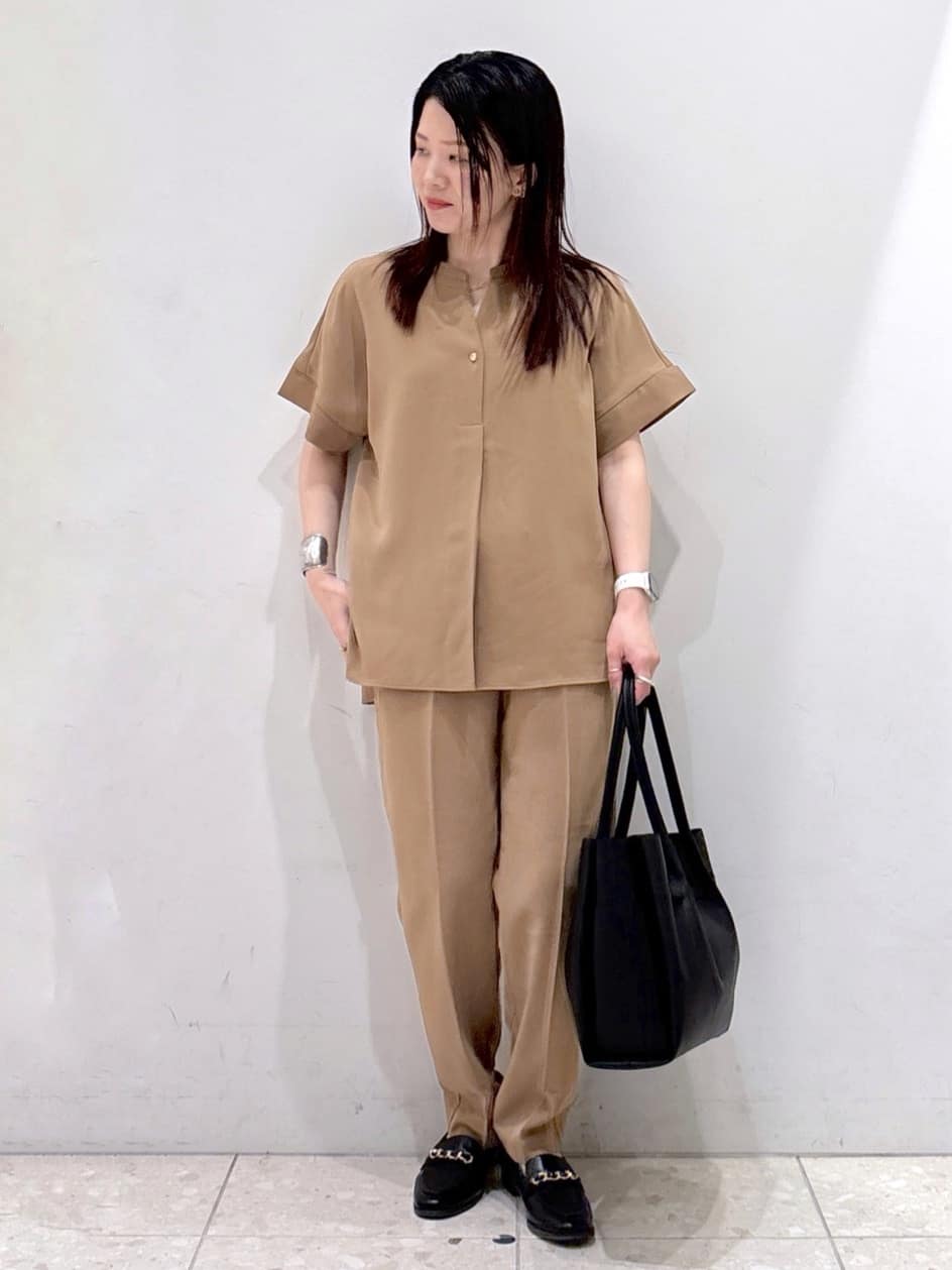 mameさんの「OPAQUE.CLIP｜《5色展開／SS-LLサイズ》スキッパー金ボタンブラウス／セットアップ対応【防シワ／ストレッチ／洗濯」を使ったコーディネート