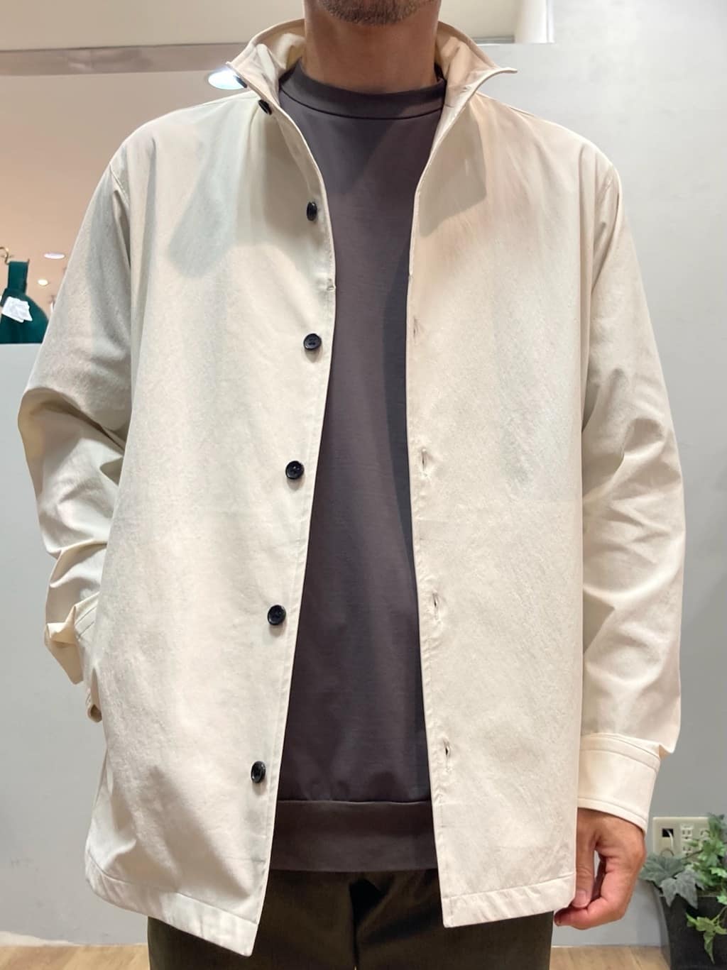 シュンさんの「TAKEO KIKUCHI｜【3D ナイロン ストレッチ】スタンドカラー シャツブルゾン」を使ったコーディネート