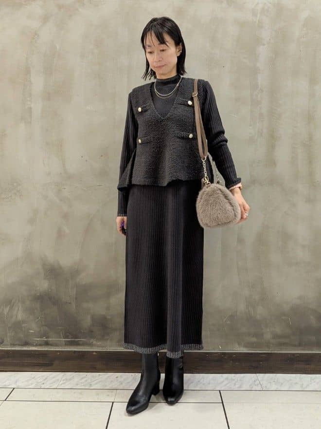 shioさんの「grove｜【2点SET/体型カバー】一枚で決まる、ペプラムベスト&times;ニットワンピース」を使ったコーディネート