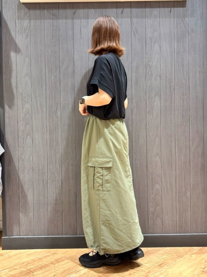meiさんの「SHOO･LA･RUE｜【S-LL/汗ジミ軽減/ひんやり/UV】体型カバーに タック入りドルマントップス」を使ったコーディネート