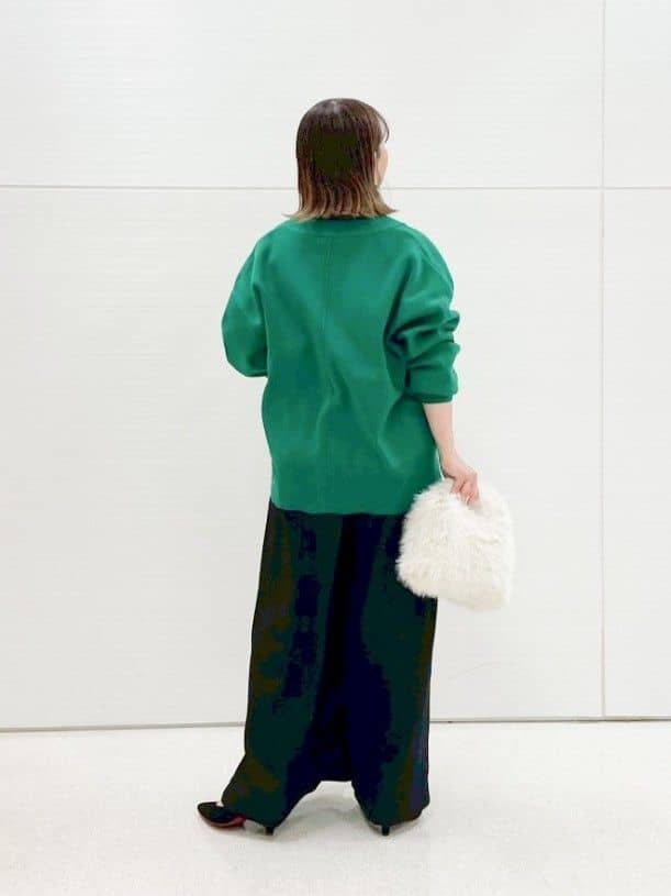 KIORIさんの「SHOO･LA･RUE｜【洗える/毛玉レス】表面がきれいなVネックカーディガン」を使ったコーディネート