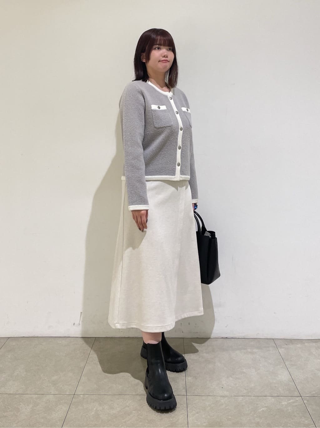 emikaさんの「INDIVI｜【ミニブークレ素材】ジャケットライクカーディガン」を使ったコーディネート