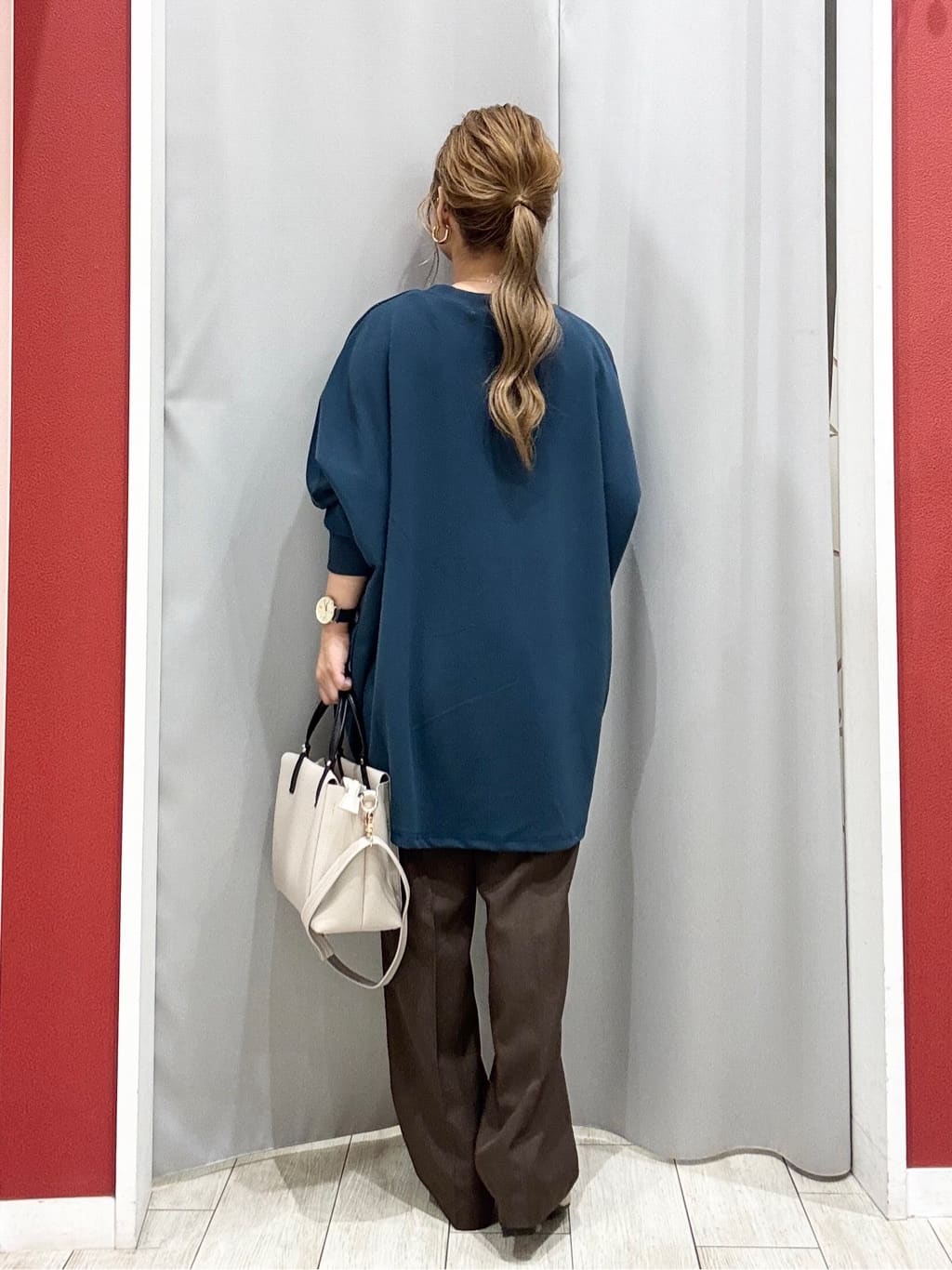 shioさんの「SHOO･LA･RUE｜【S-LL/体型カバー】とろみ感が心地よい 裾タック ドルマンチュニック」を使ったコーディネート