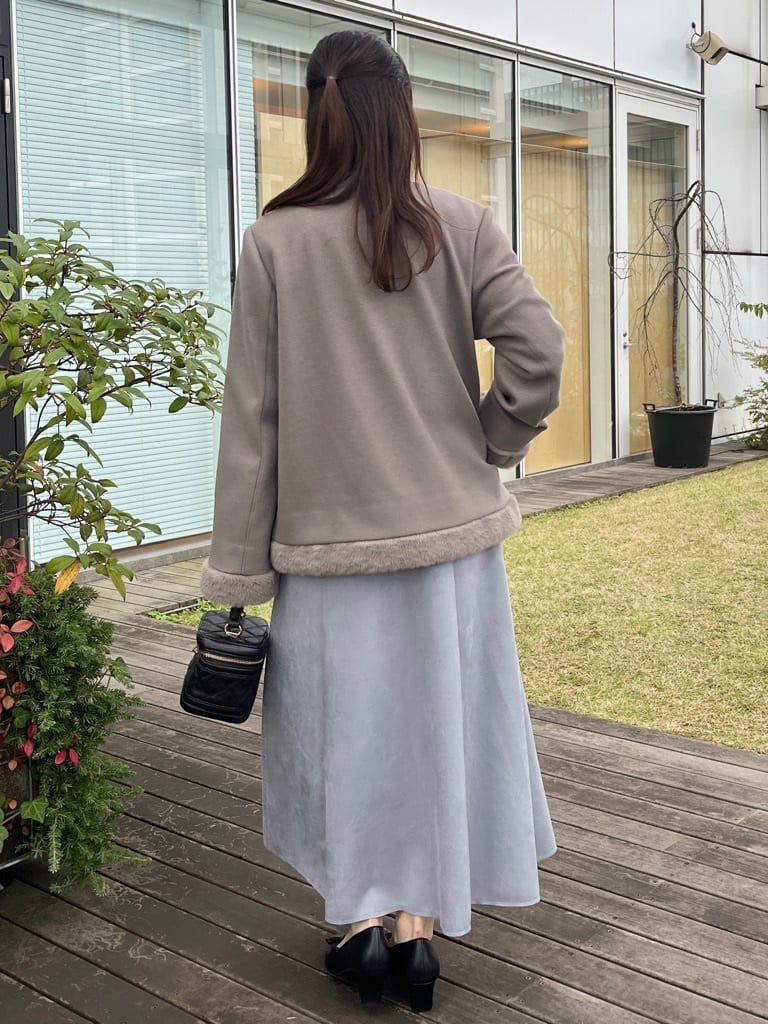 はばさんの「Couture brooch｜【ゆるふわ・通勤】リッシュアンゴラ バックパール調ニット」を使ったコーディネート