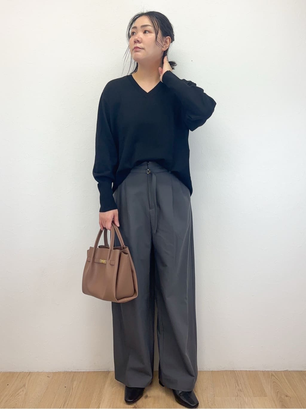Takeさんの「OPAQUE.CLIP｜リラクシーVネックニット【洗濯機洗OK】《6col》」を使ったコーディネート