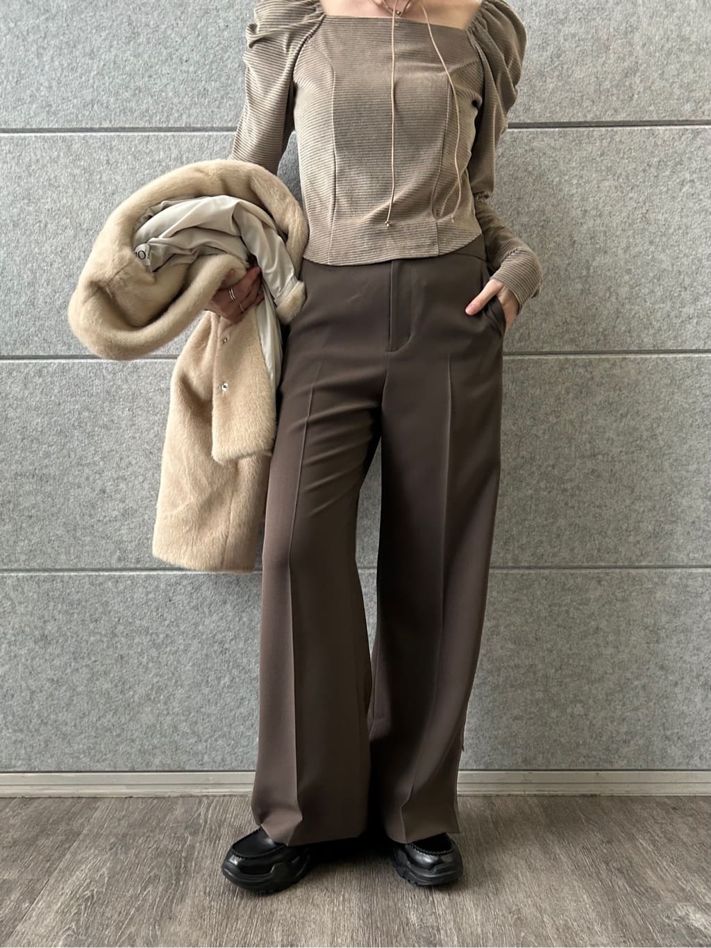 honoka Aさんの「CODE A｜velour square puff top」を使ったコーディネート
