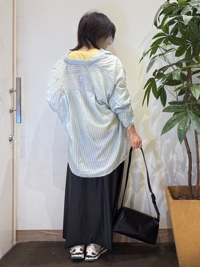 misakiさんの「SHOO･LA･RUE｜【S-LL】程よい透け感 ストライプ柄 お袖ギャザーデザインシャツ」を使ったコーディネート