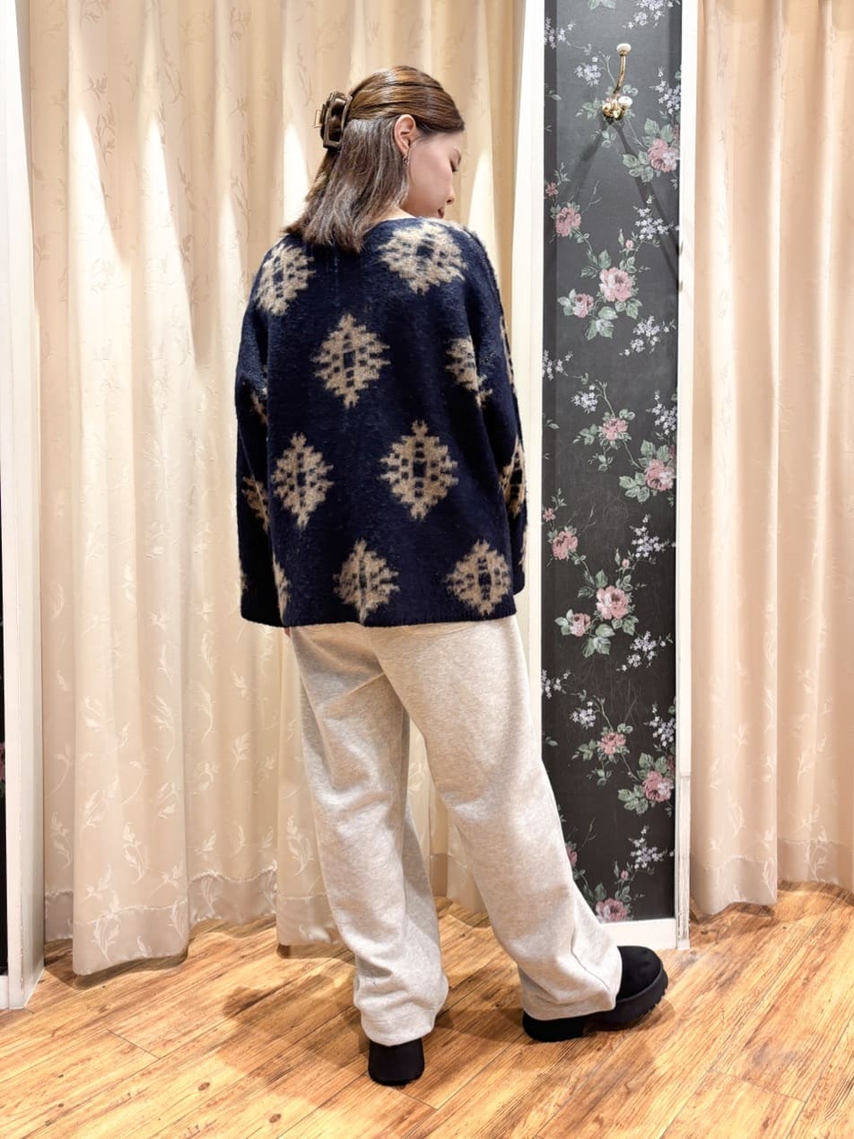 りぃさんの「SHOO･LA･RUE｜羽織るだけでスタイリングの主役に 起毛柄カーディガン」を使ったコーディネート