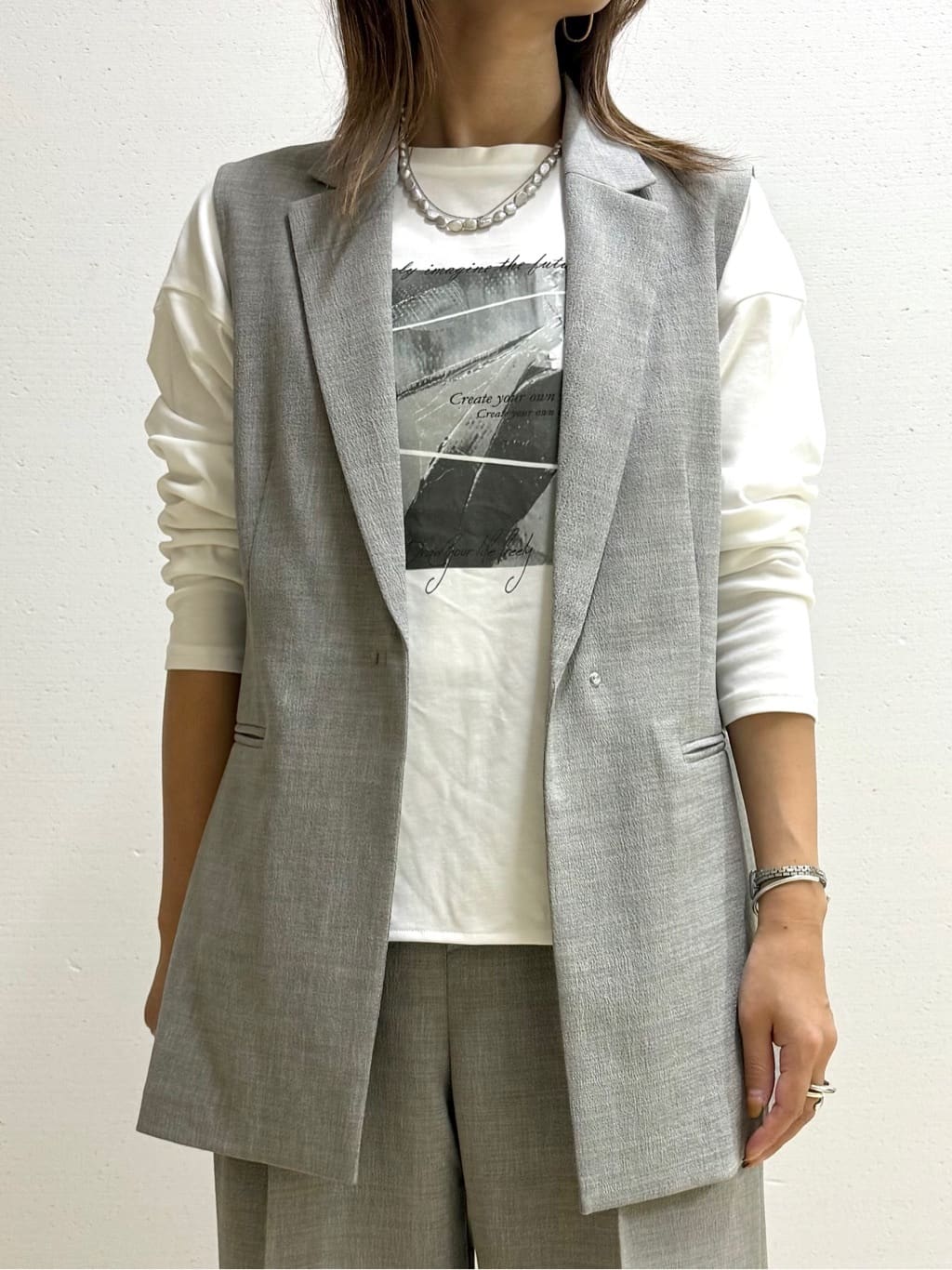 mamiさんの「INDIVI｜【UVケア】プリントフォトロングTシャツ」を使ったコーディネート