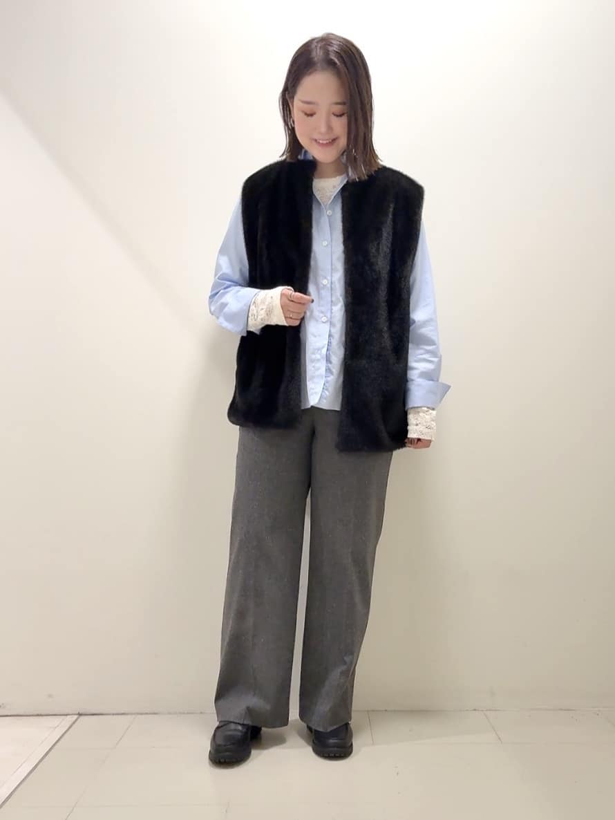 YUIさんの「UNTITLED｜【トレンド/ジレ】フェイクファーベスト」を使ったコーディネート