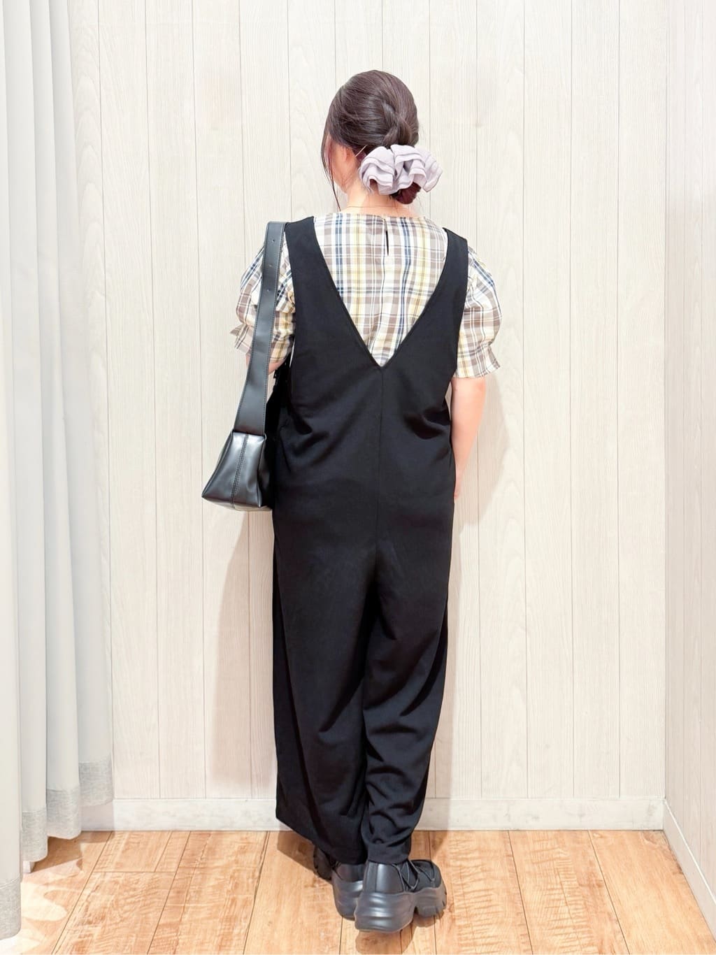 愛さんの「SHOO･LA･RUE｜【S-LL/5分袖】お袖タックできれいに魅せる 大人のチェックブラウス」を使ったコーディネート