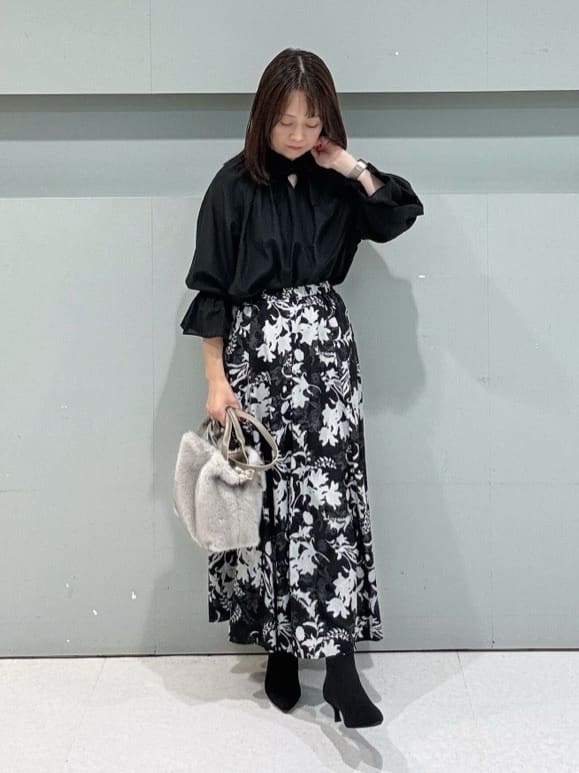 makiさんの「UNTITLED｜【アンサンブル可/洗える/Vネック】ウールシルクカーディガン」を使ったコーディネート