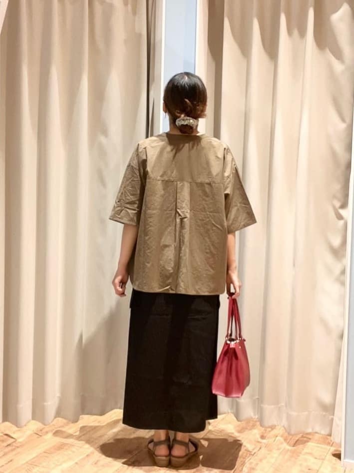 もんちゃんさんの「SHOO･LA･RUE｜【S-LL】大人のきれいめカジュアルに 麻調カーゴナロースカート」を使ったコーディネート