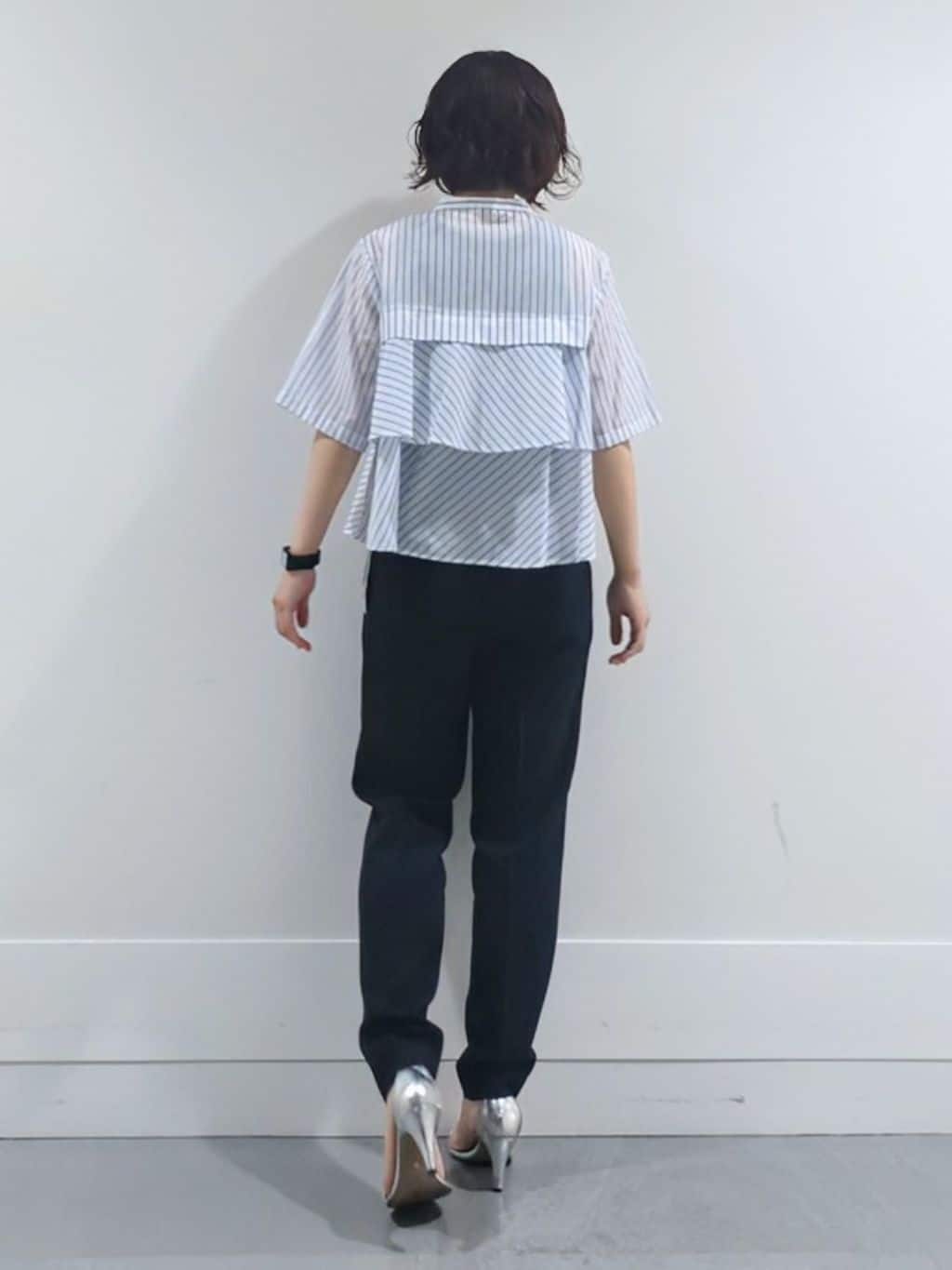 ミズタさんの「UNTITLED｜【短丈/前ボタン/五分袖】ストライプフリルシャツ」を使ったコーディネート