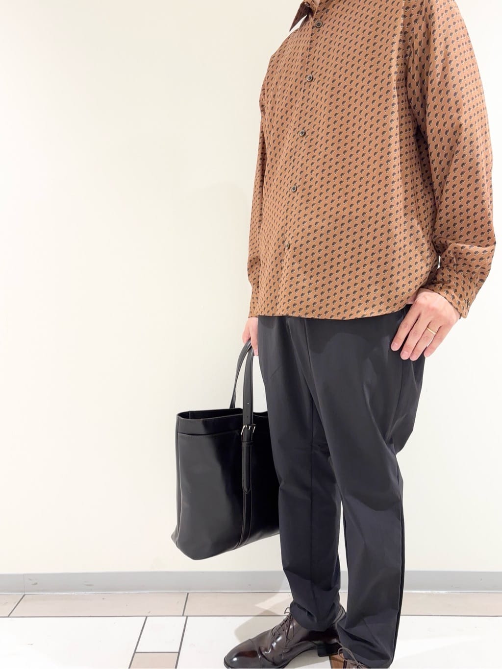 及川さんの「TAKEO KIKUCHI｜ボーラーハット柄 長袖シャツ」を使ったコーディネート