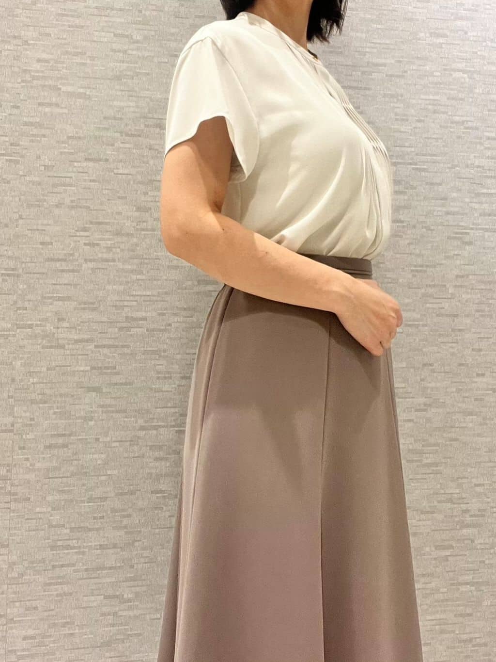 marikoさんの「Reflect｜【インナーに◎／すっきり見え！長め丈】タックデティールブラウス」を使ったコーディネート