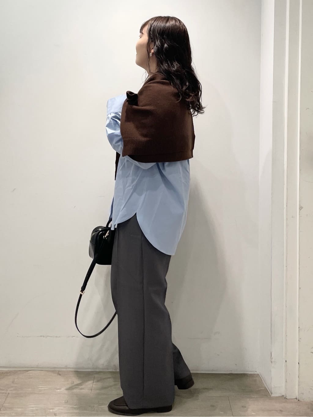 sumicaさんの「OPAQUE.CLIP｜ポケット刺繍レギュラーカラーシャツ【洗濯機OK】」を使ったコーディネート