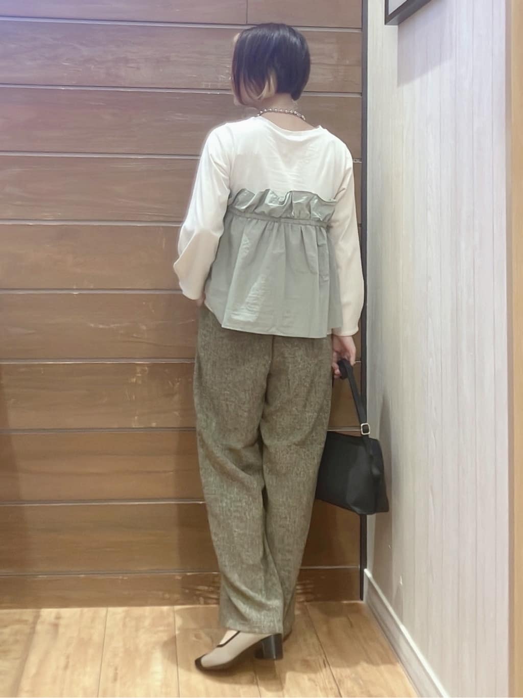 aaamiさんの「SHOO･LA･RUE｜【洗える/S-LL/アンサンブル可】大人フェミニン さらっとタッチのニットカーディガン」を使ったコーディネート