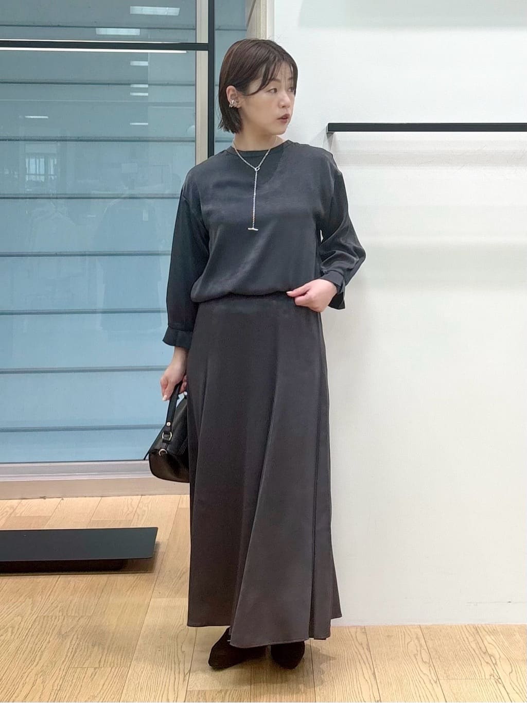 asamiさんの「INDIVI｜【セットアップ可能】スエード調サテンブラウス」を使ったコーディネート