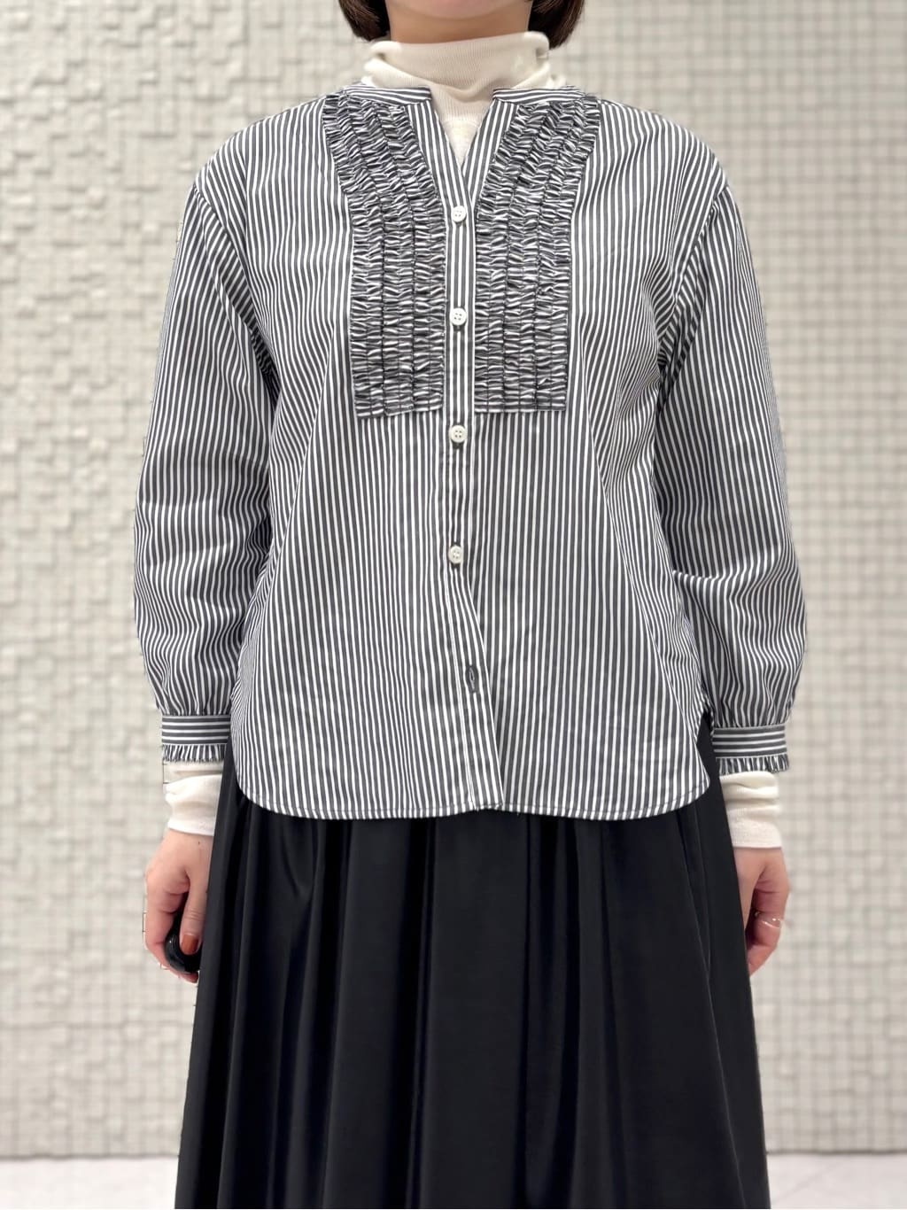 sakuさんの「INDIVI｜【洗える】胸元タックフリル長袖ブラウス」を使ったコーディネート