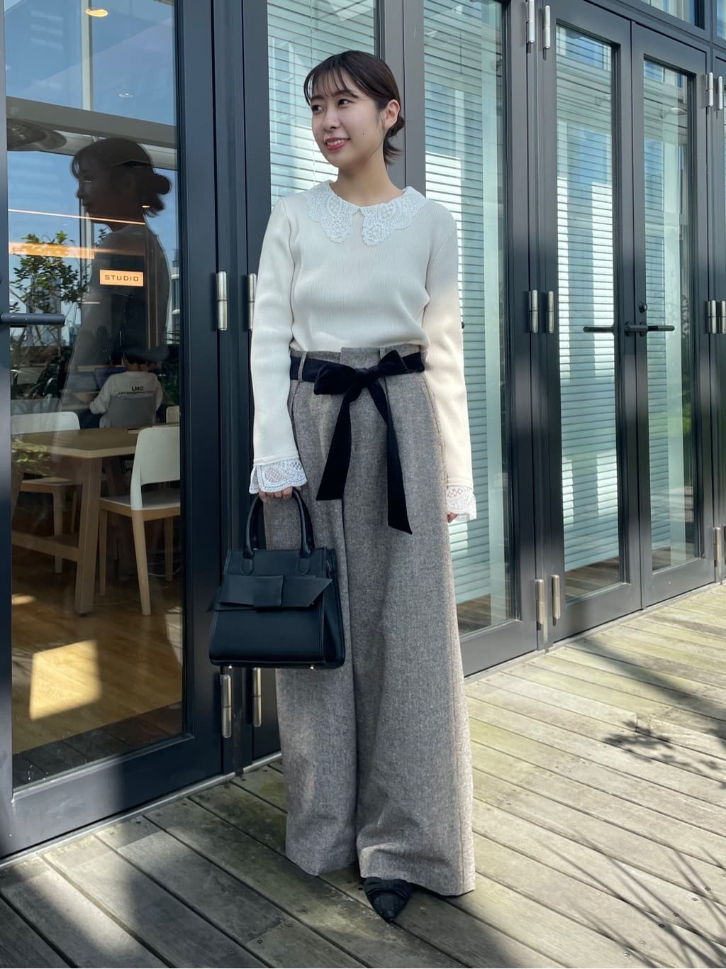 abeさんの「Couture brooch｜【上品華やか・通勤】ラメツイード ワイドパンツ」を使ったコーディネート