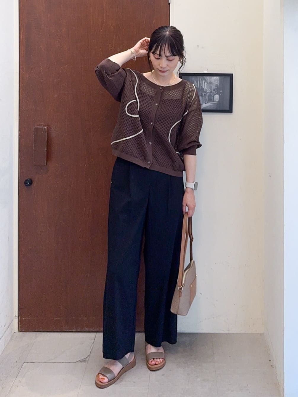 𝐇𝐢𝐫𝐨𝐦𝐢さんの「SHOO･LA･RUE｜アンクルゴムフラットサンダル」を使ったコーディネート
