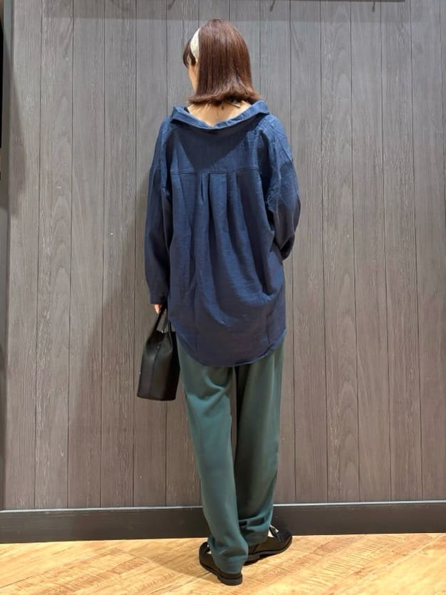 meiさんの「SHOO･LA･RUE｜【S-LL】インせず着られる デニムライク前開きブラウス」を使ったコーディネート