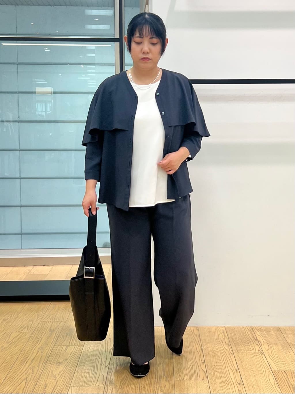 shimaさんの「INDIVI｜【羽織りとしても活躍！】ケープカラーブラウス」を使ったコーディネート