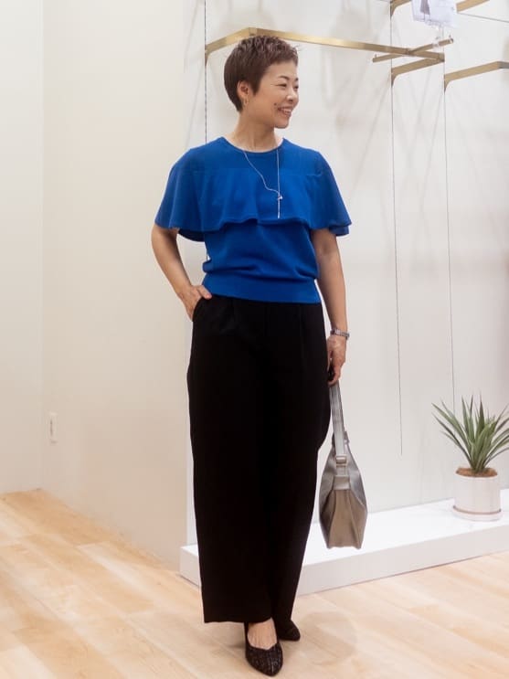 シュウコさんの「grove｜涼しくて華やか1枚で差の付く　ケープフリルニット」を使ったコーディネート